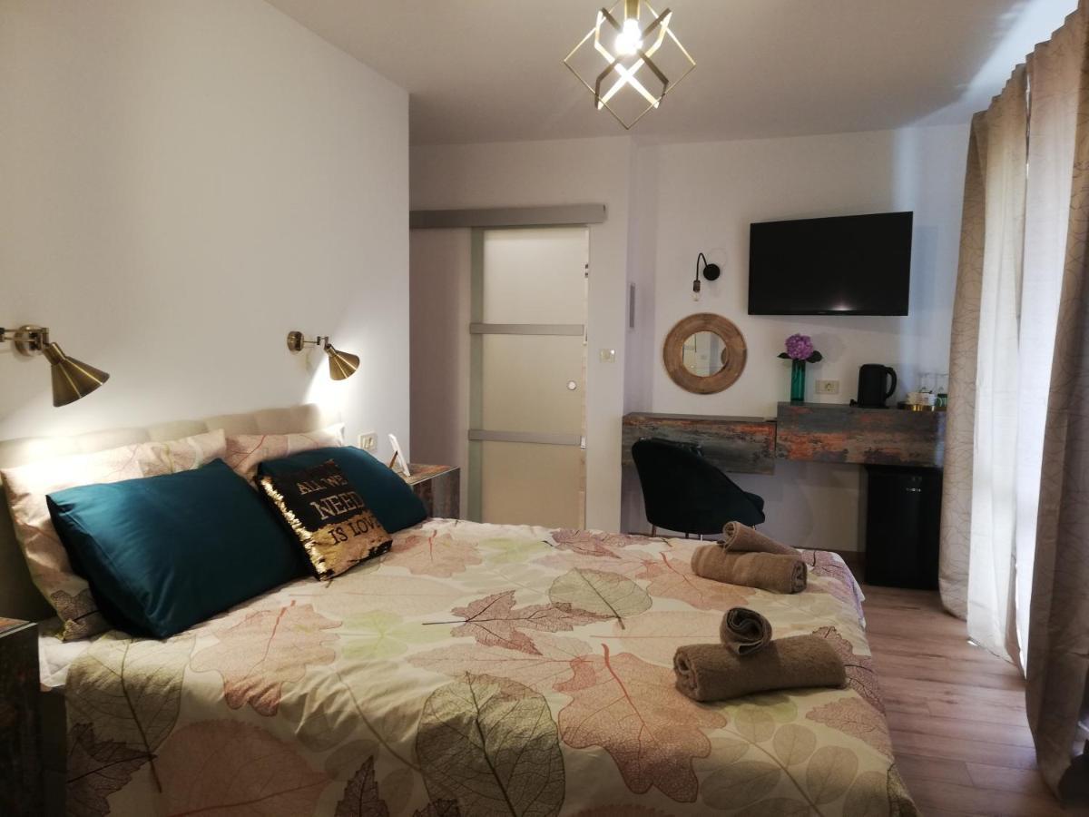 Riviera Rooms And Apartments Palit Εξωτερικό φωτογραφία