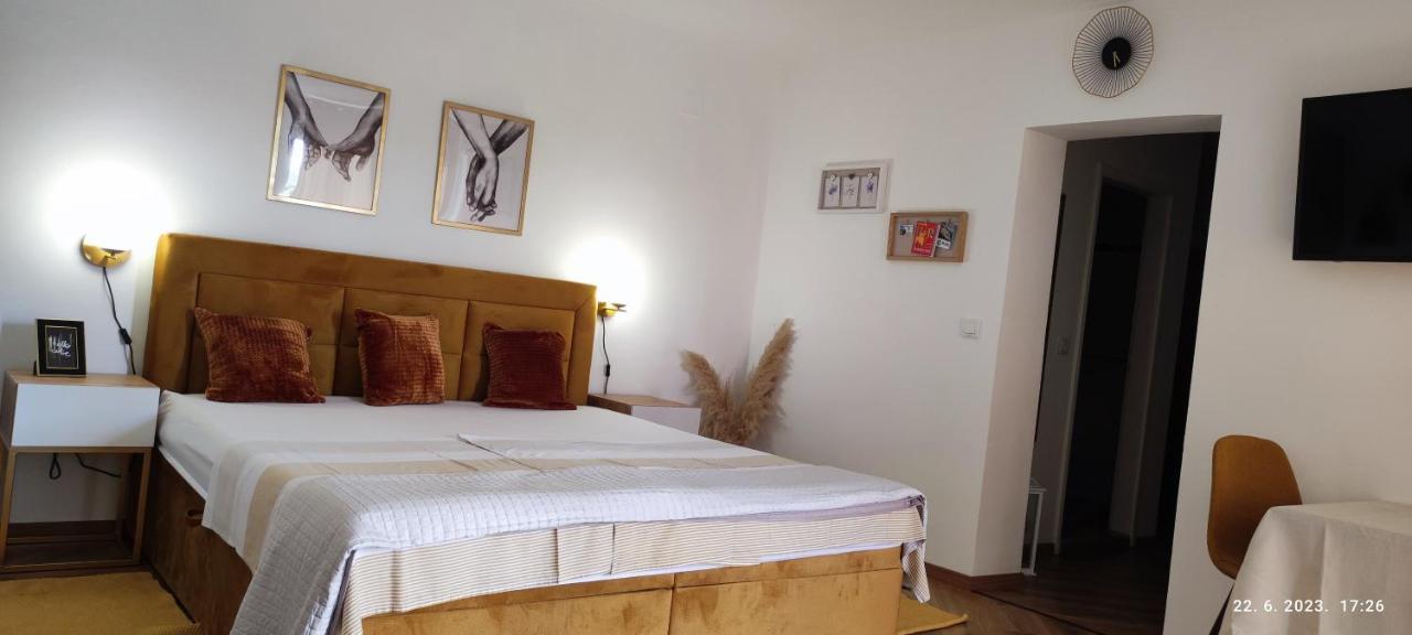 Riviera Rooms And Apartments Palit Εξωτερικό φωτογραφία