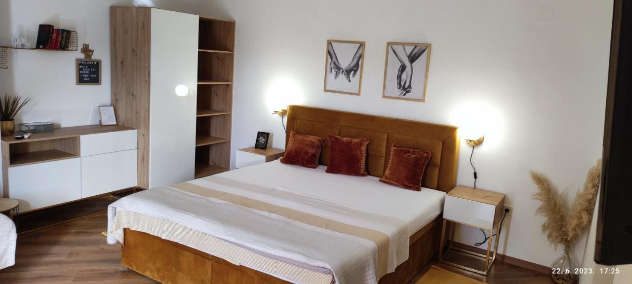 Riviera Rooms And Apartments Palit Εξωτερικό φωτογραφία
