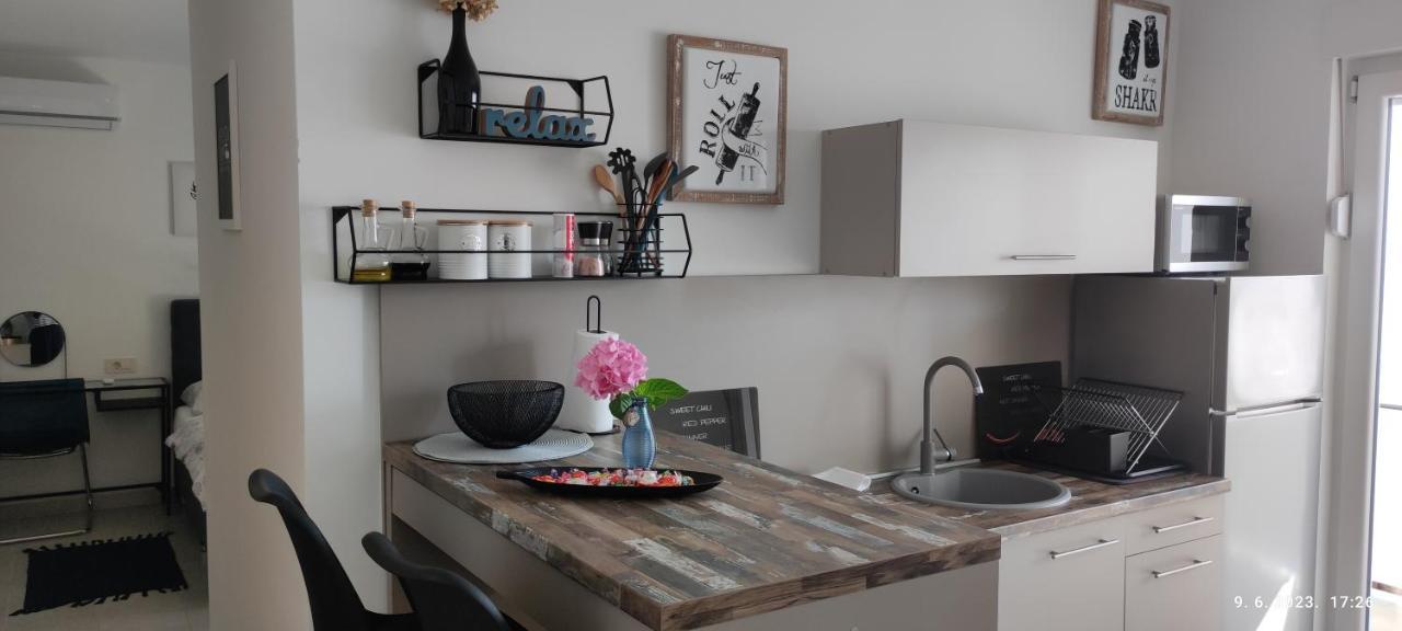 Riviera Rooms And Apartments Palit Εξωτερικό φωτογραφία